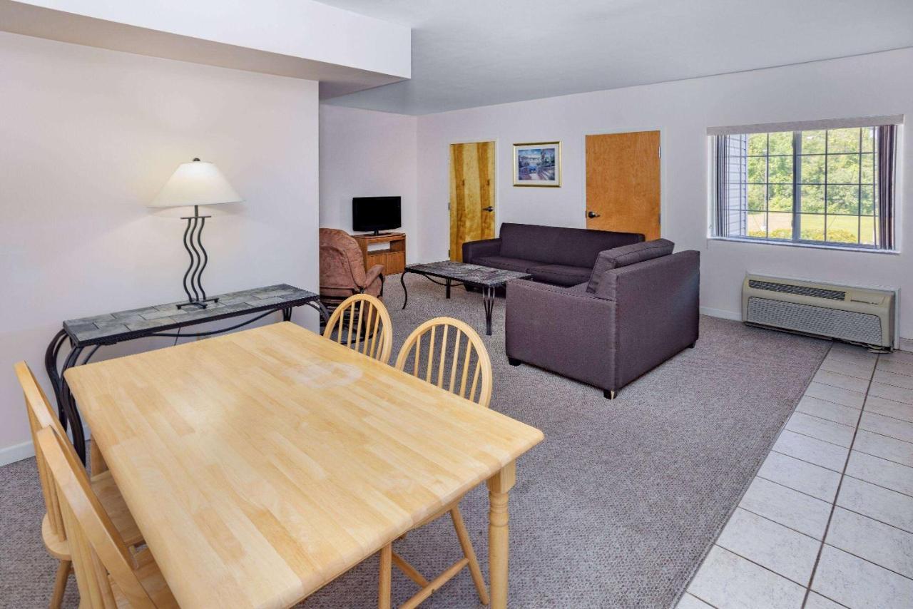 Microtel Inn & Suites By Wyndham Plattsburgh  Kültér fotó