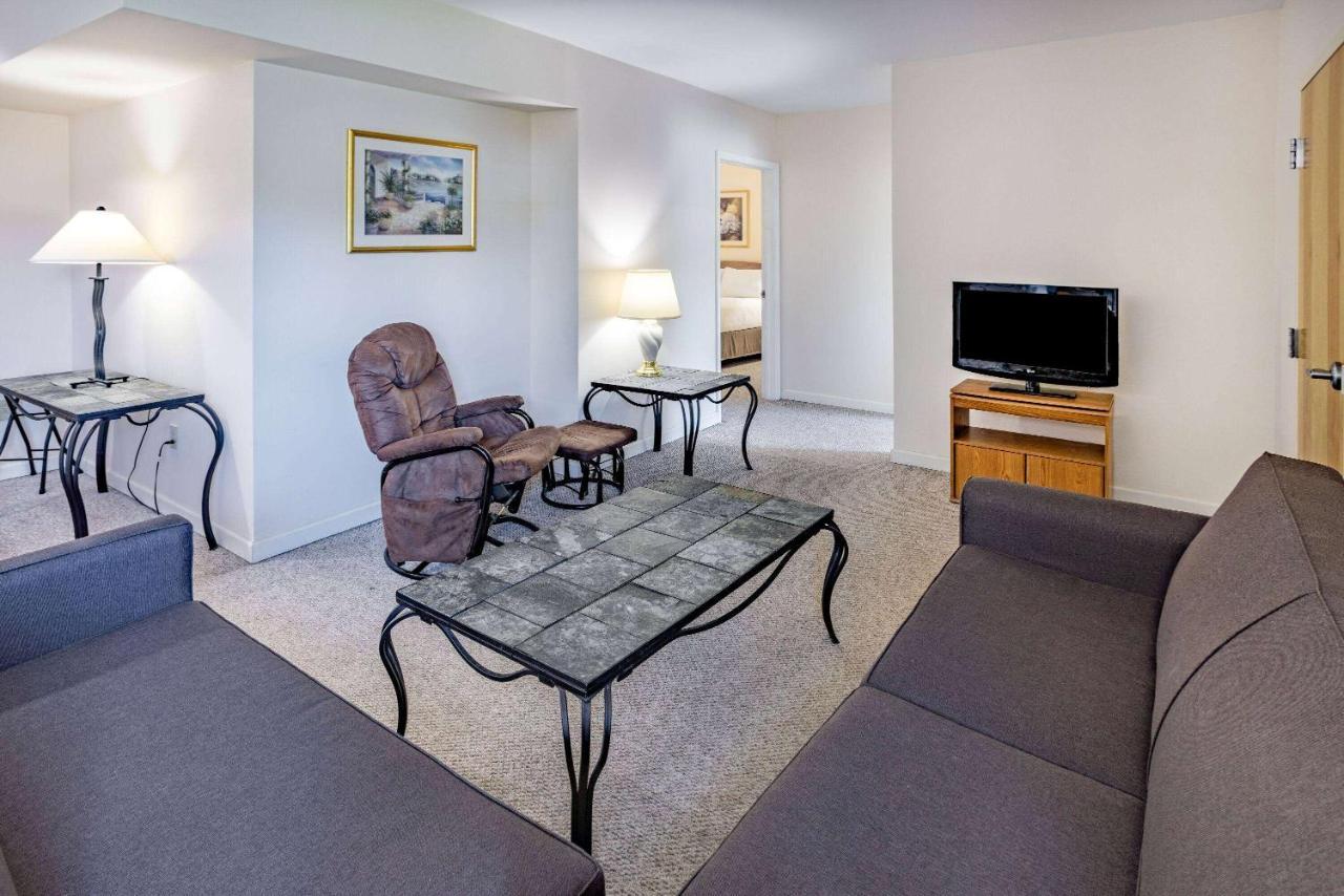 Microtel Inn & Suites By Wyndham Plattsburgh  Kültér fotó