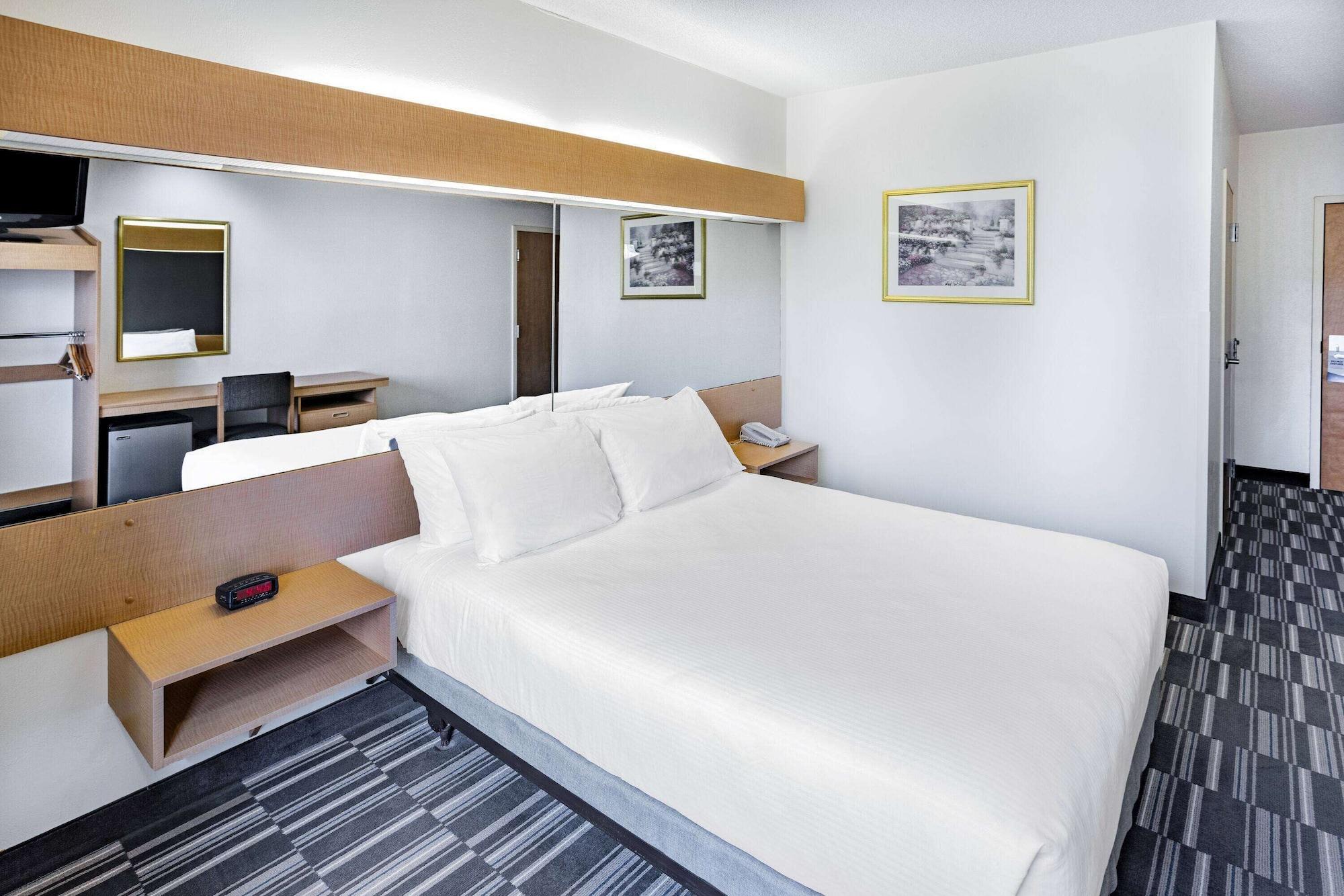 Microtel Inn & Suites By Wyndham Plattsburgh  Kültér fotó